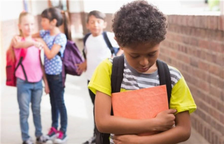 如何解決孩子自卑的問題 讓孩子走出自卑 如何解決孩子自卑的問題 讓孩子走出自卑