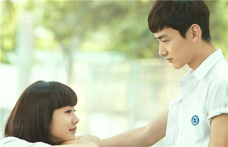 14歲小女孩早戀怎么辦呢 14歲小女孩早戀怎么辦呢